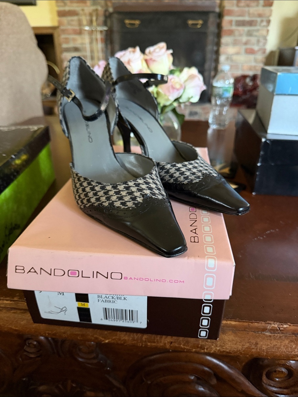 Bandolino Black Pointed Toe Houndstooth Slingback Heels